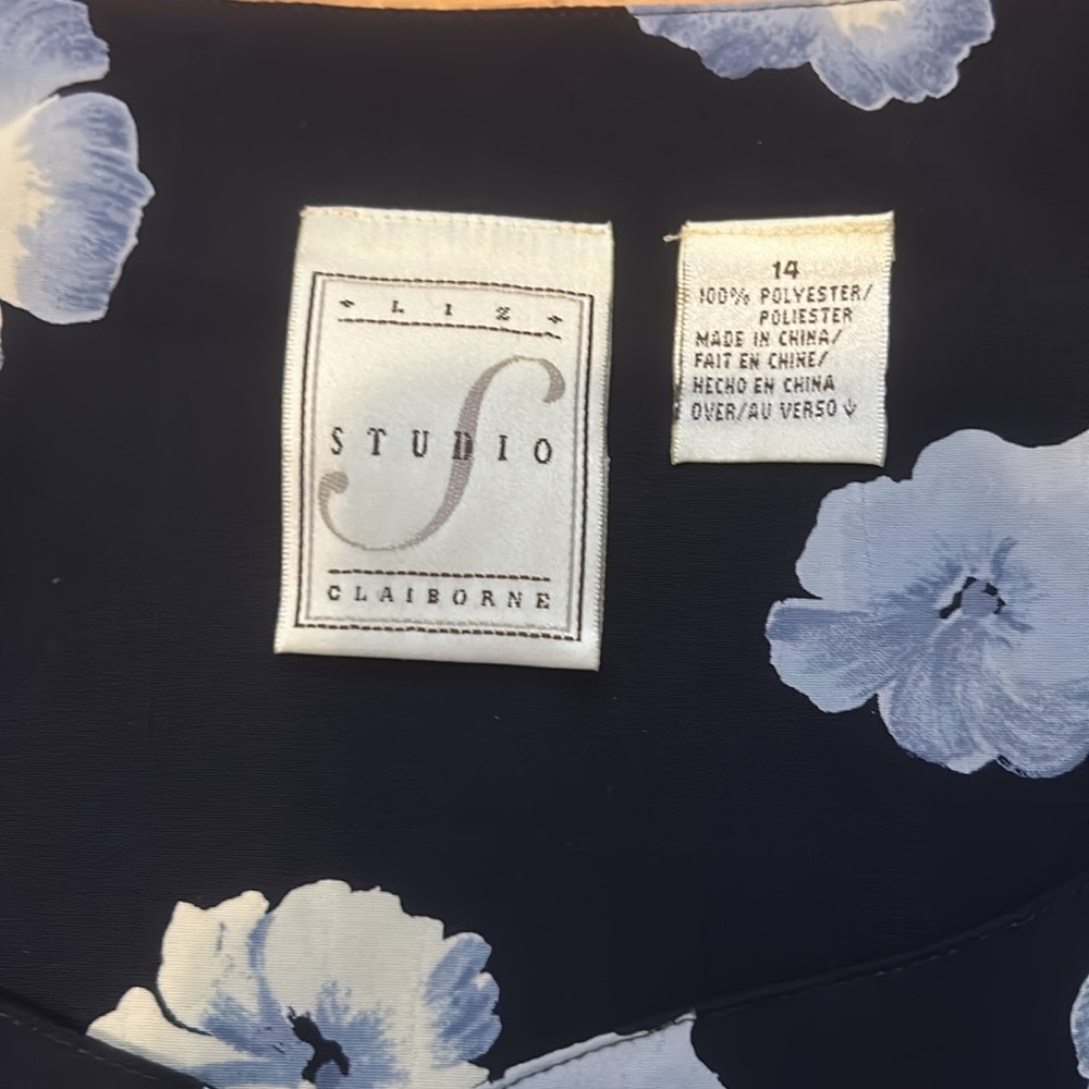 Liz Claiborne Studio Navy Short Sleeve Button Down Top with Blue Floral Design - Picture 2 of 5